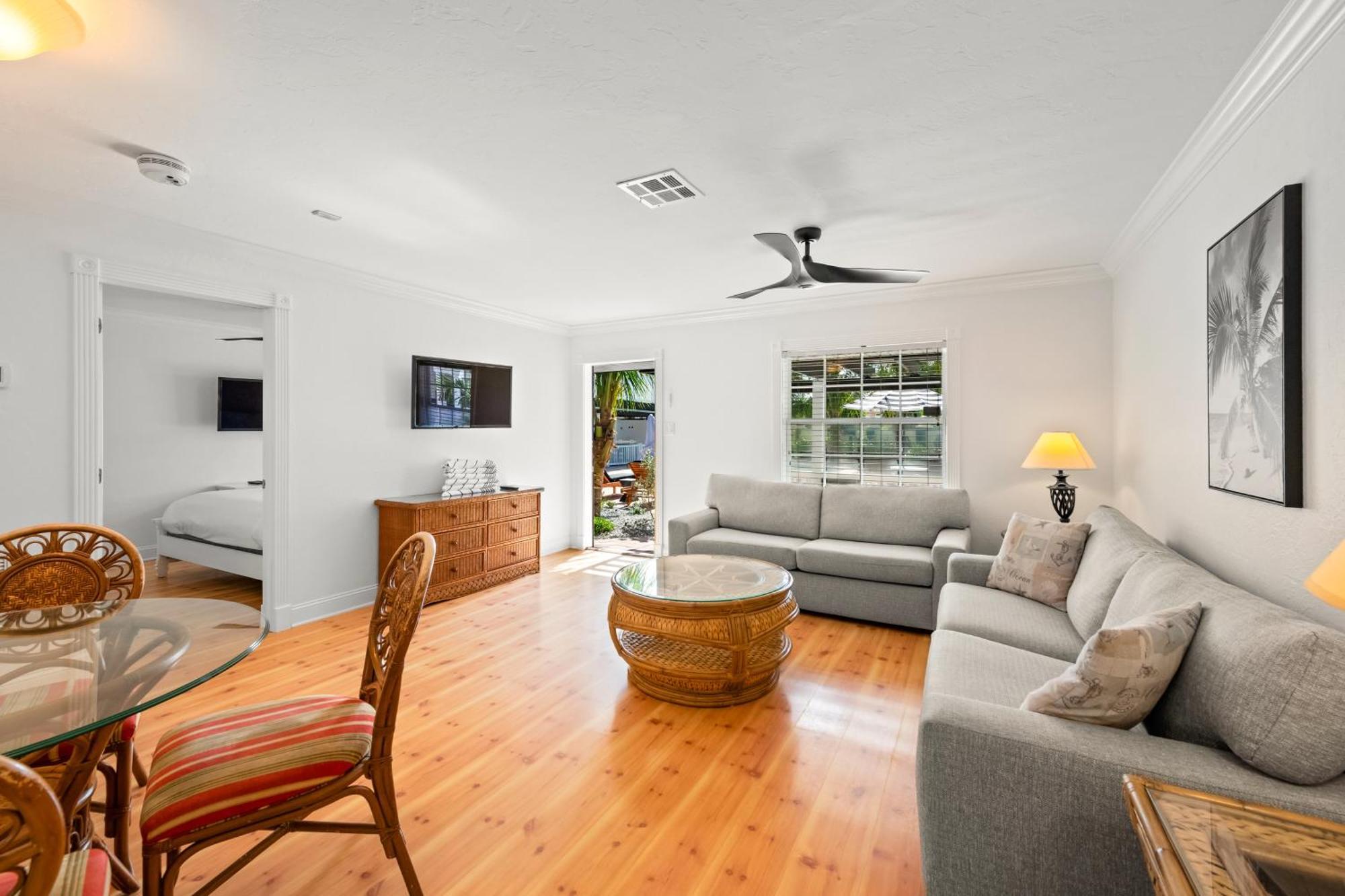 Tropic Isle At Anna Maria Island Inn Брадентон-Бич Экстерьер фото