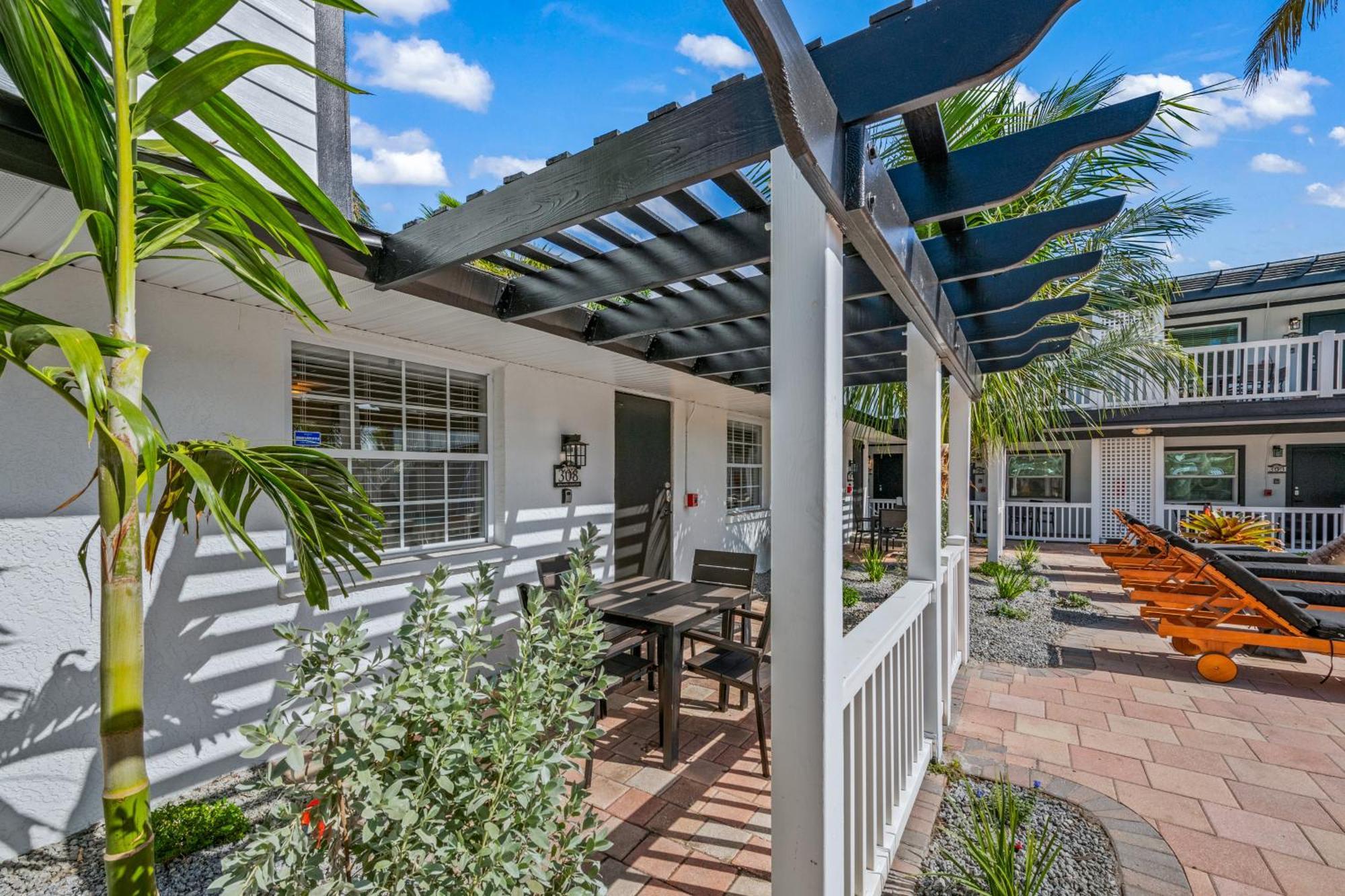 Tropic Isle At Anna Maria Island Inn Брадентон-Бич Экстерьер фото