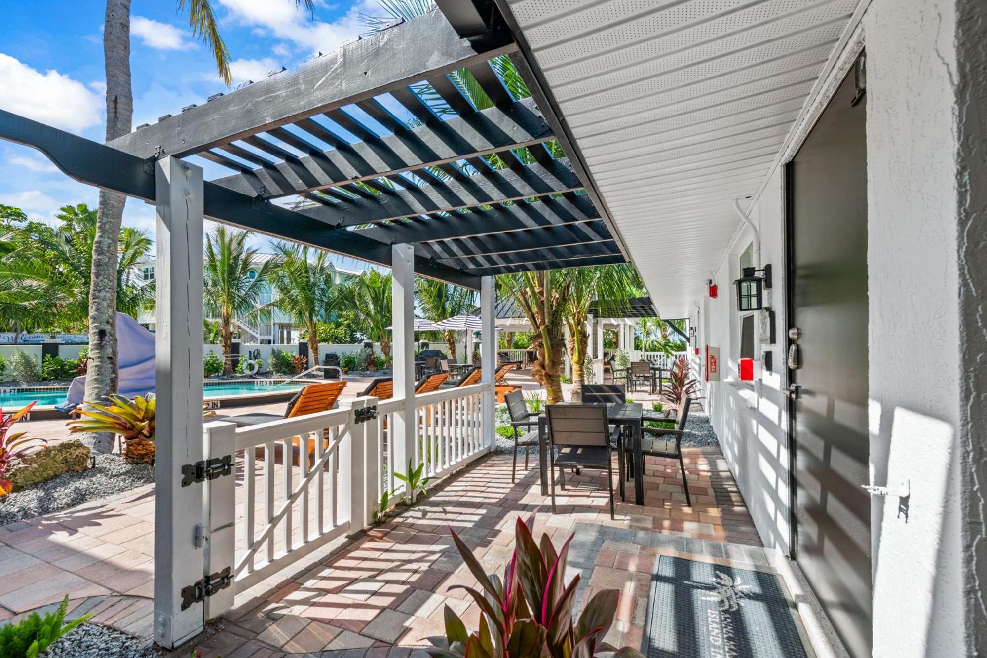 Tropic Isle At Anna Maria Island Inn Брадентон-Бич Экстерьер фото
